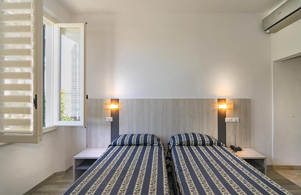 Hotel Apuana มารินา ดิ เปียตราซันตา ภายนอก รูปภาพ