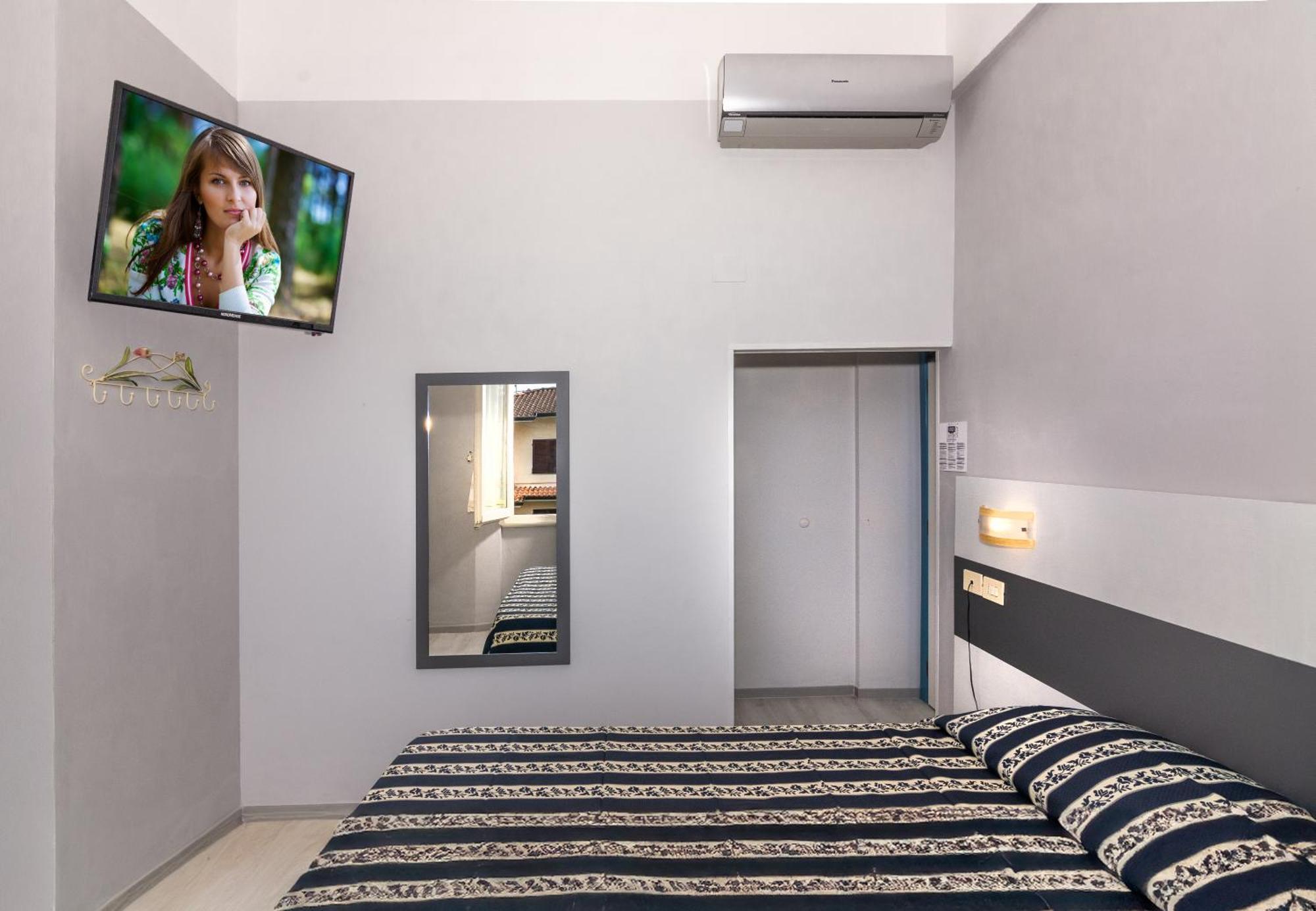 Hotel Apuana มารินา ดิ เปียตราซันตา ภายนอก รูปภาพ