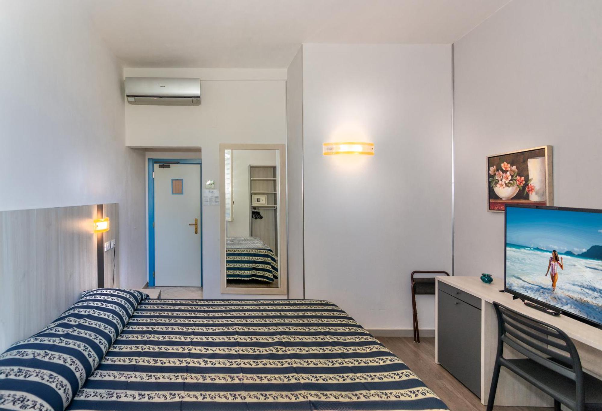 Hotel Apuana มารินา ดิ เปียตราซันตา ภายนอก รูปภาพ