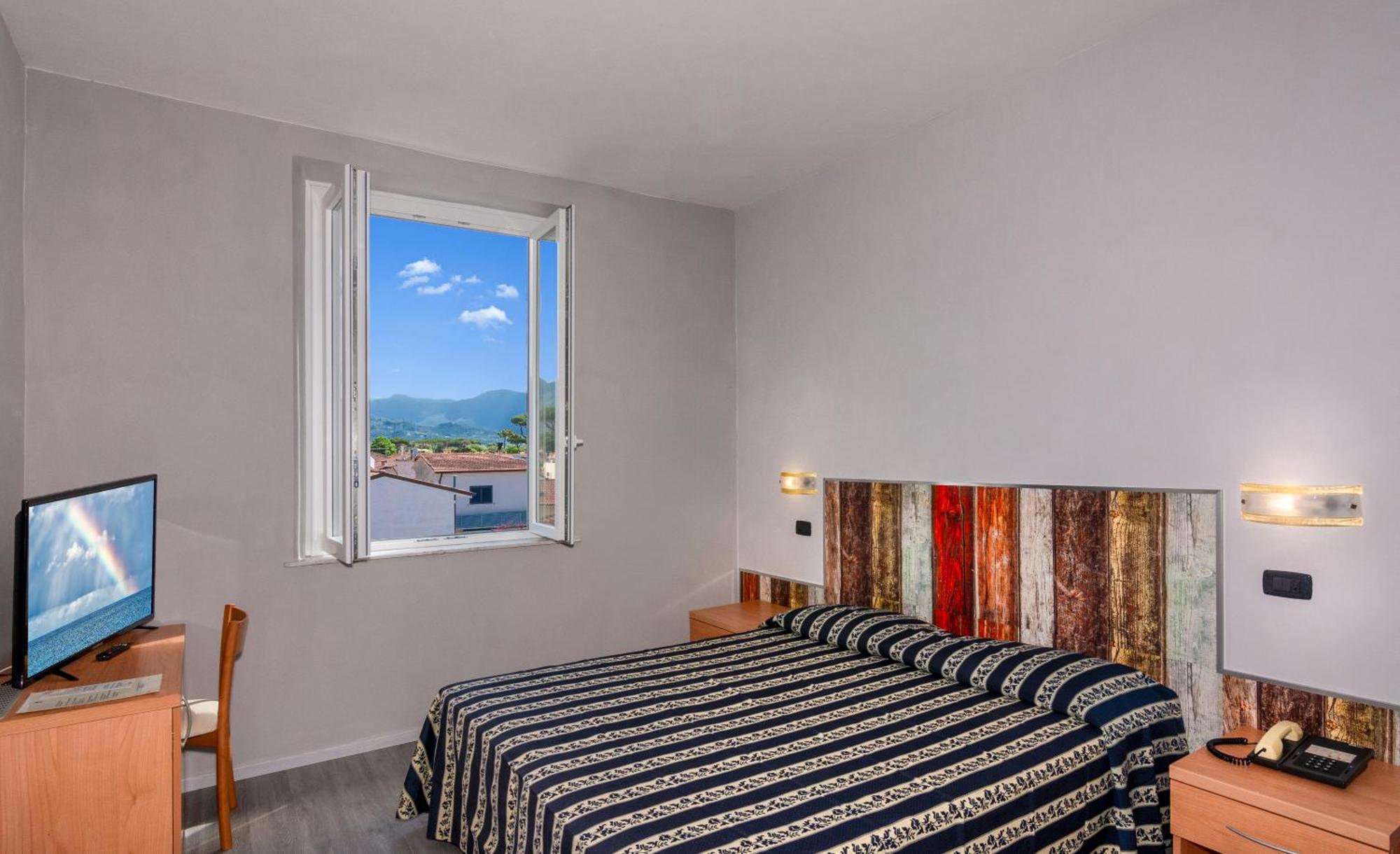 Hotel Apuana มารินา ดิ เปียตราซันตา ภายนอก รูปภาพ