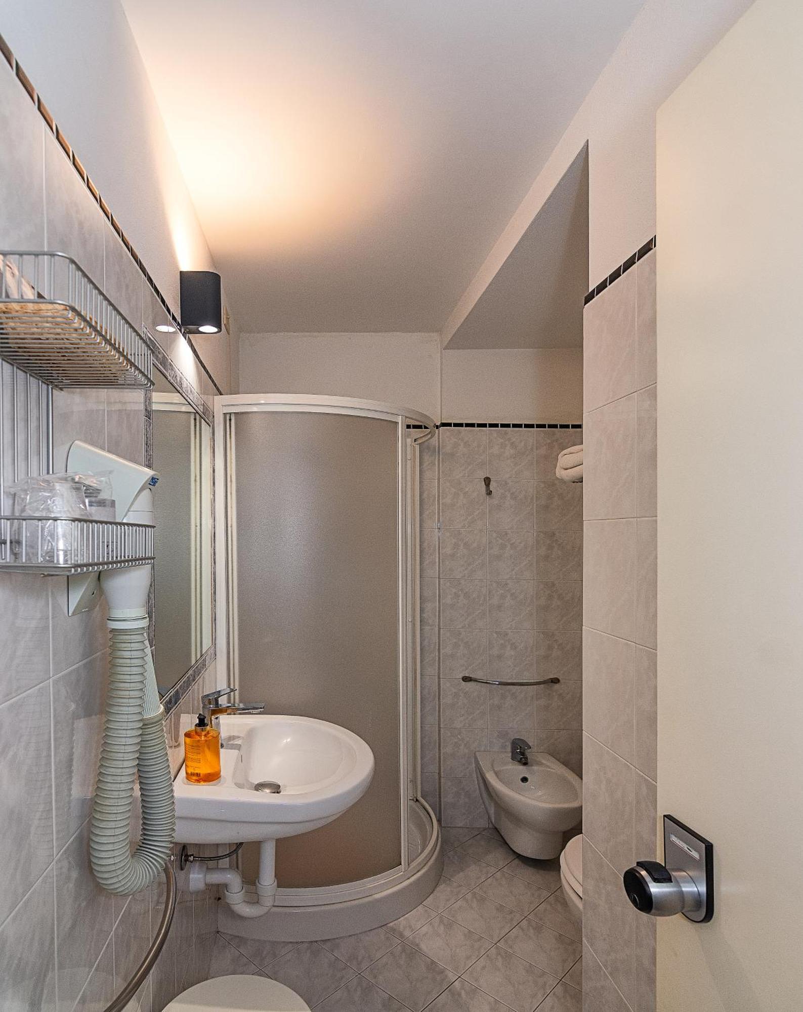 Hotel Apuana มารินา ดิ เปียตราซันตา ภายนอก รูปภาพ