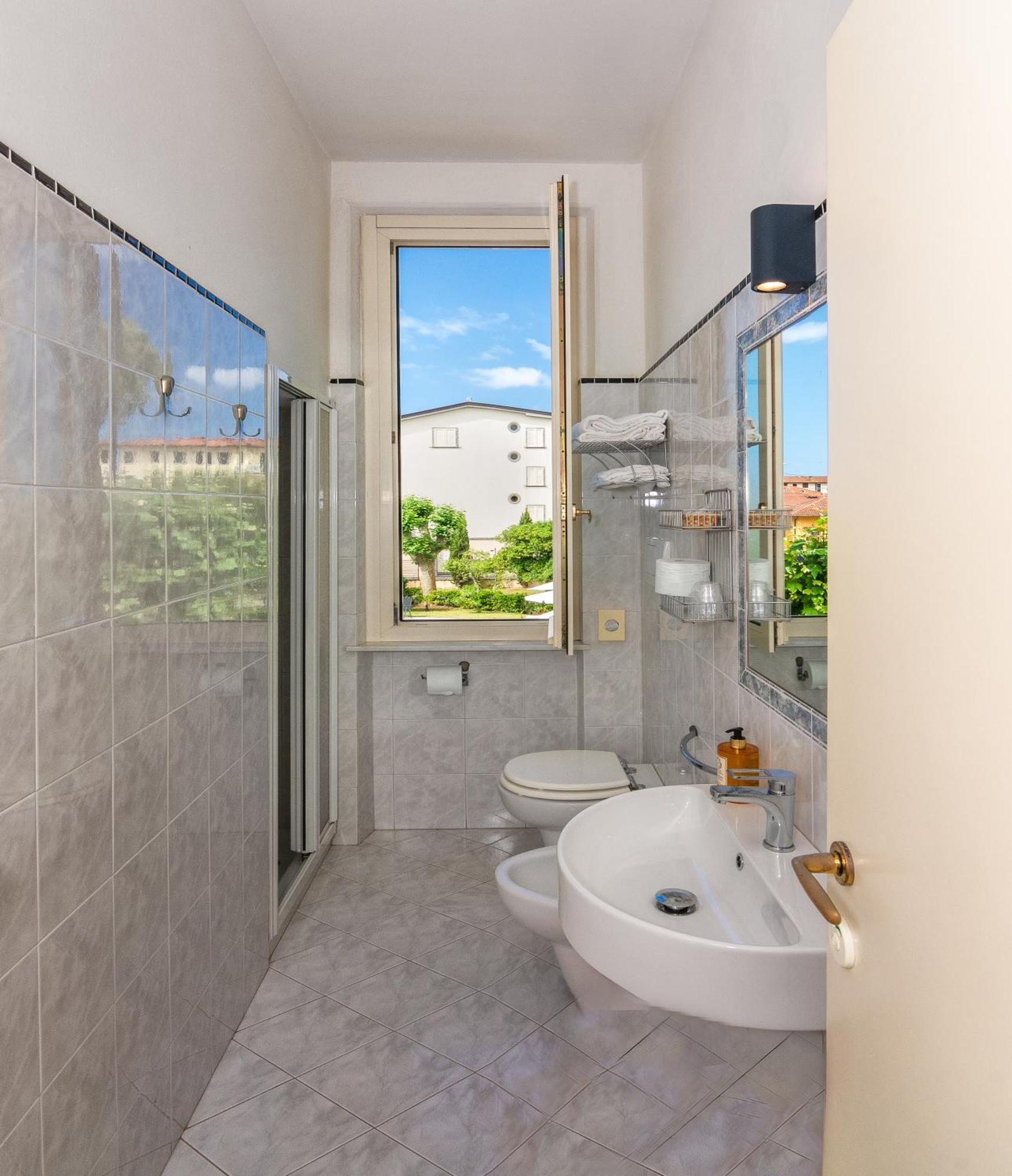 Hotel Apuana มารินา ดิ เปียตราซันตา ภายนอก รูปภาพ